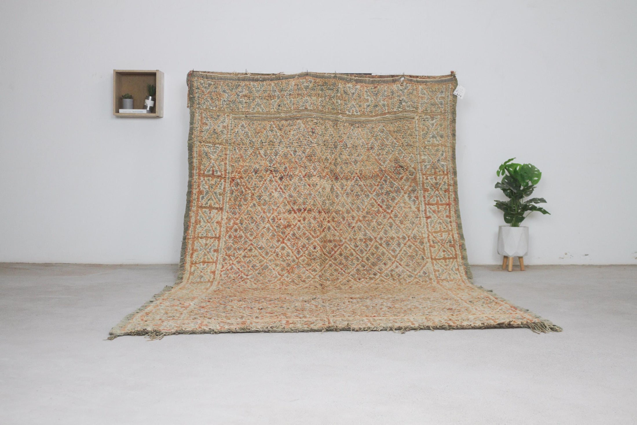 Vintage Moroccan Rug – Handmade Wool Berber rug, 6x9 ft – Peach beni mguild rug