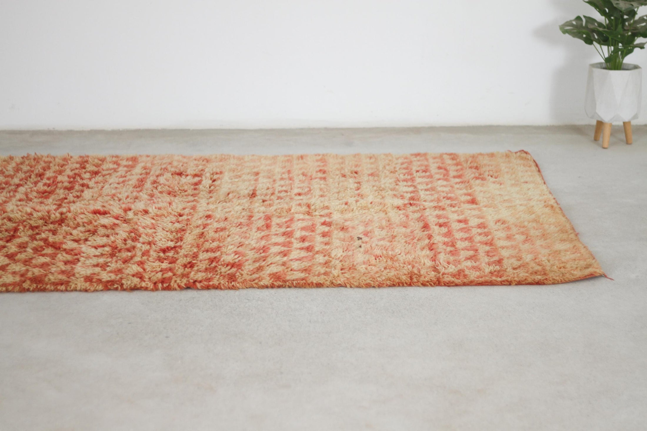 Vintage Moroccan Rug – Handmade Wool Berber rug, 5x7.5 ft – Orangee beni mguild rug