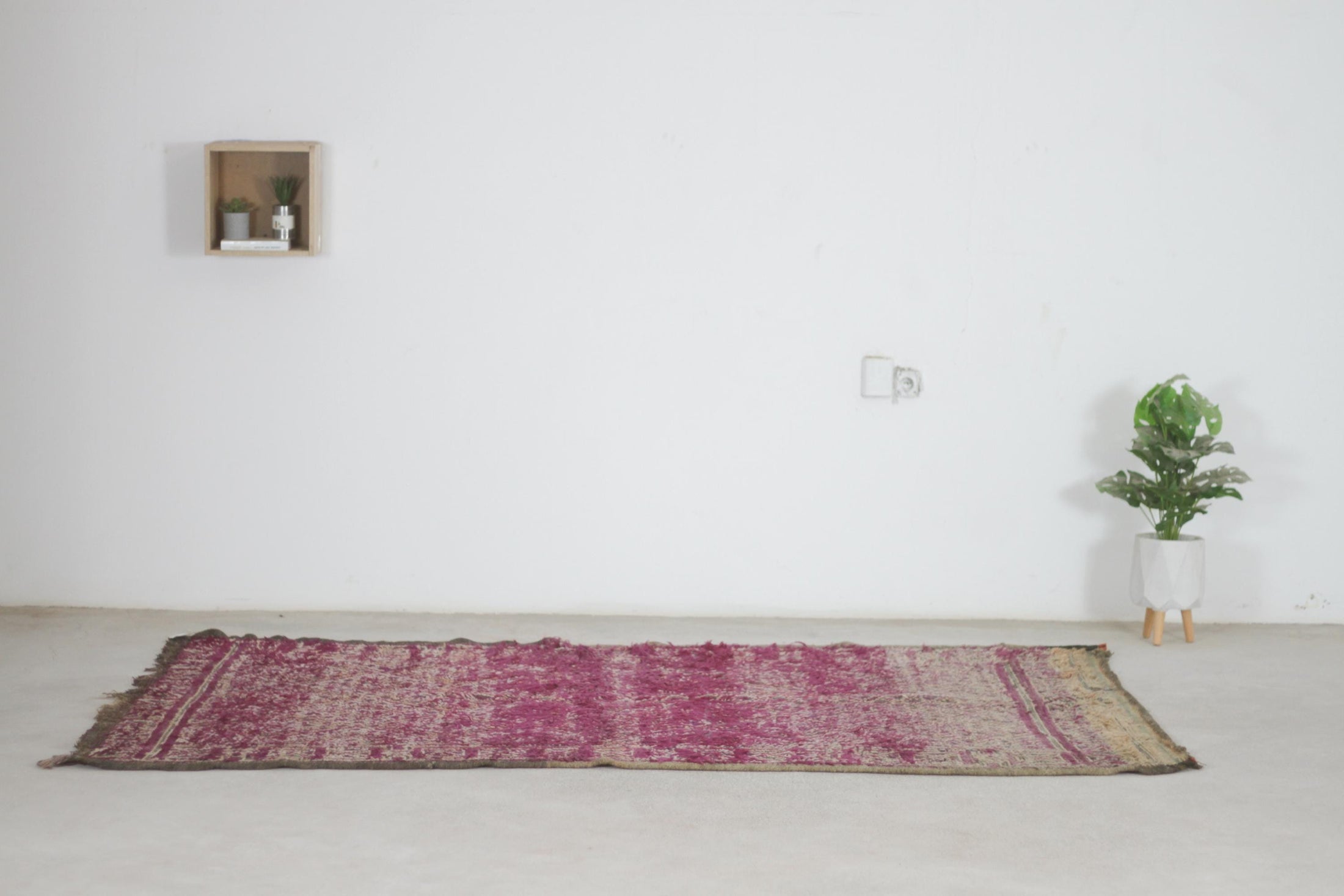 Vintage Moroccan Rug – Handmade Wool Berber rug, 5.5x9 ft – Purple beni mguild rug