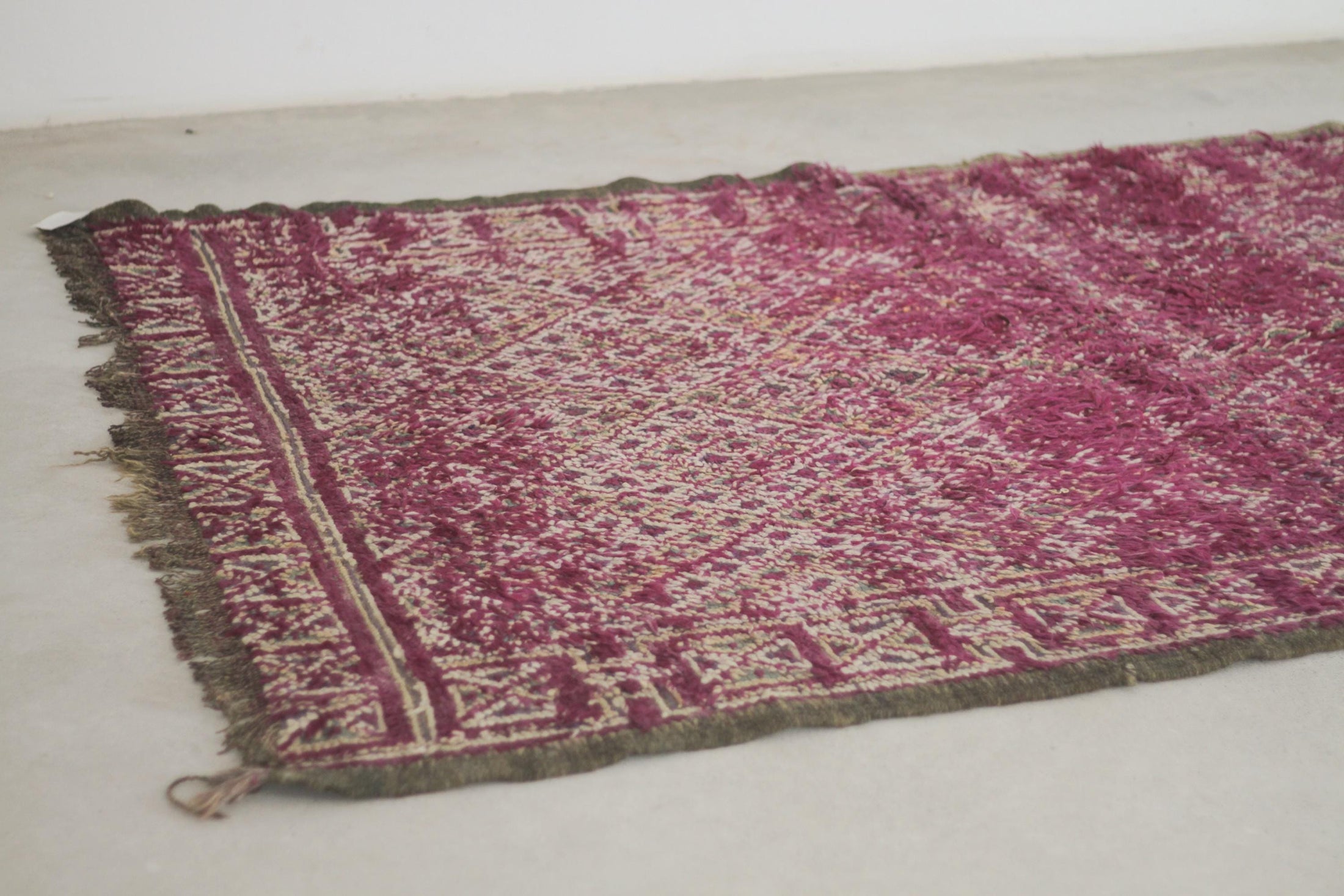 Vintage Moroccan Rug – Handmade Wool Berber rug, 5.5x9 ft – Purple beni mguild rug