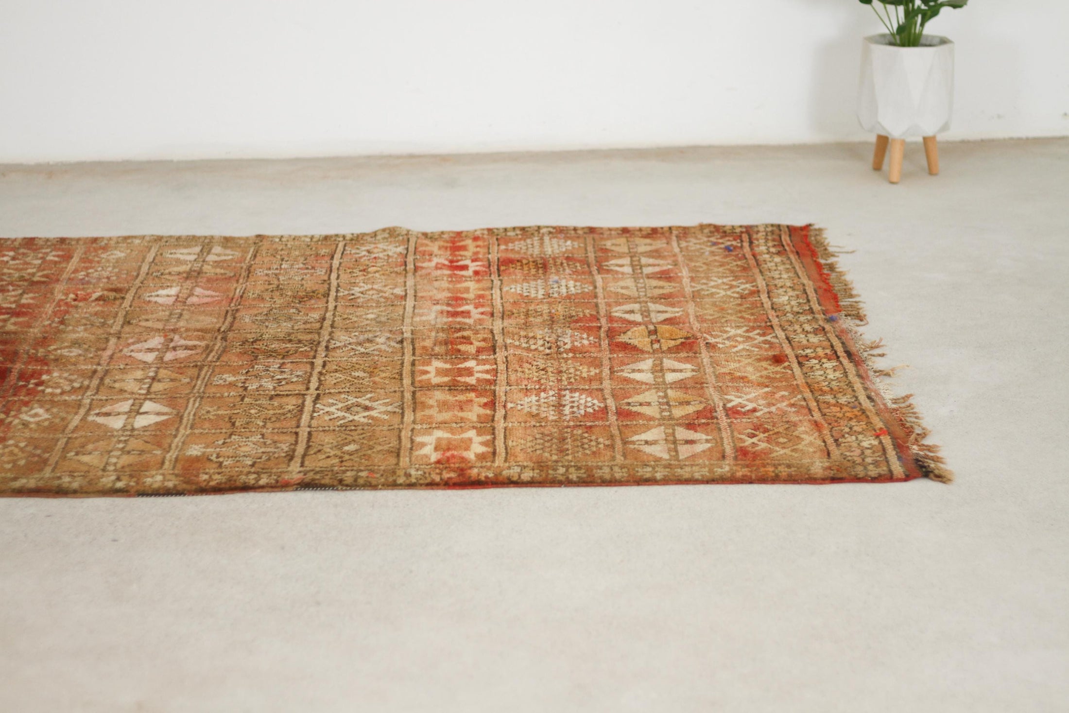 Vintage Moroccan Rug – Handmade Wool Berber rug, 5x7 ft – Brown beni mguild rug