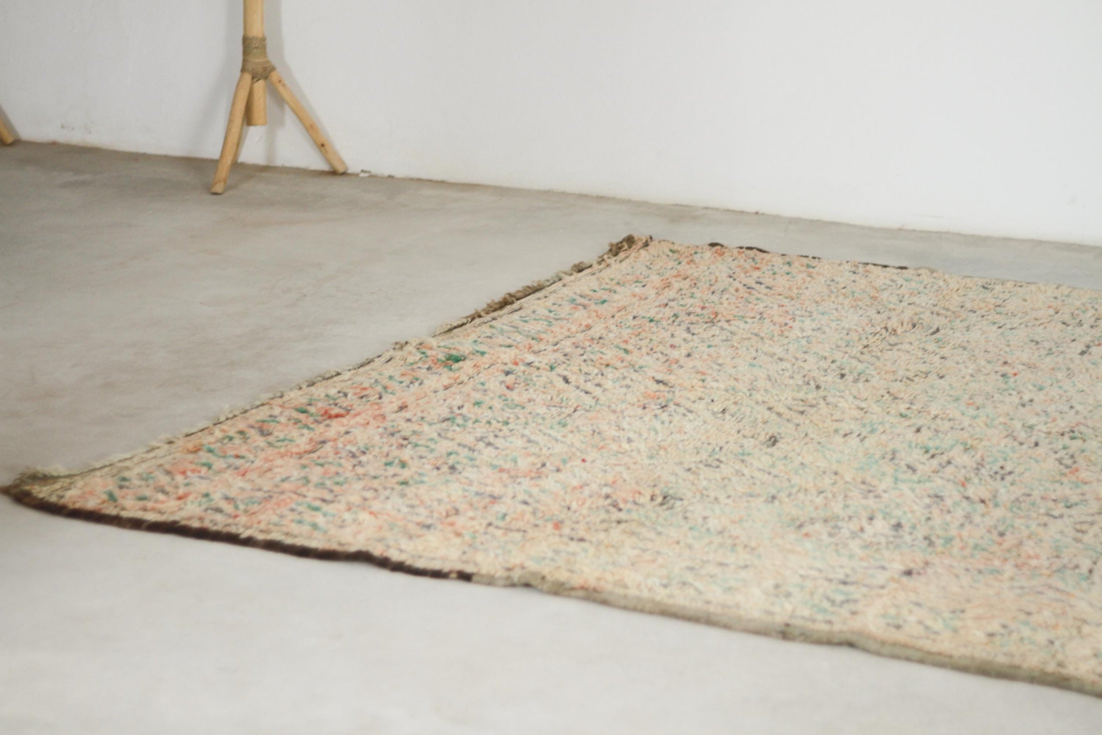 Vintage Moroccan Rug – Handmade Wool Berber rug, 7x11 ft – Gray beni mguild rug