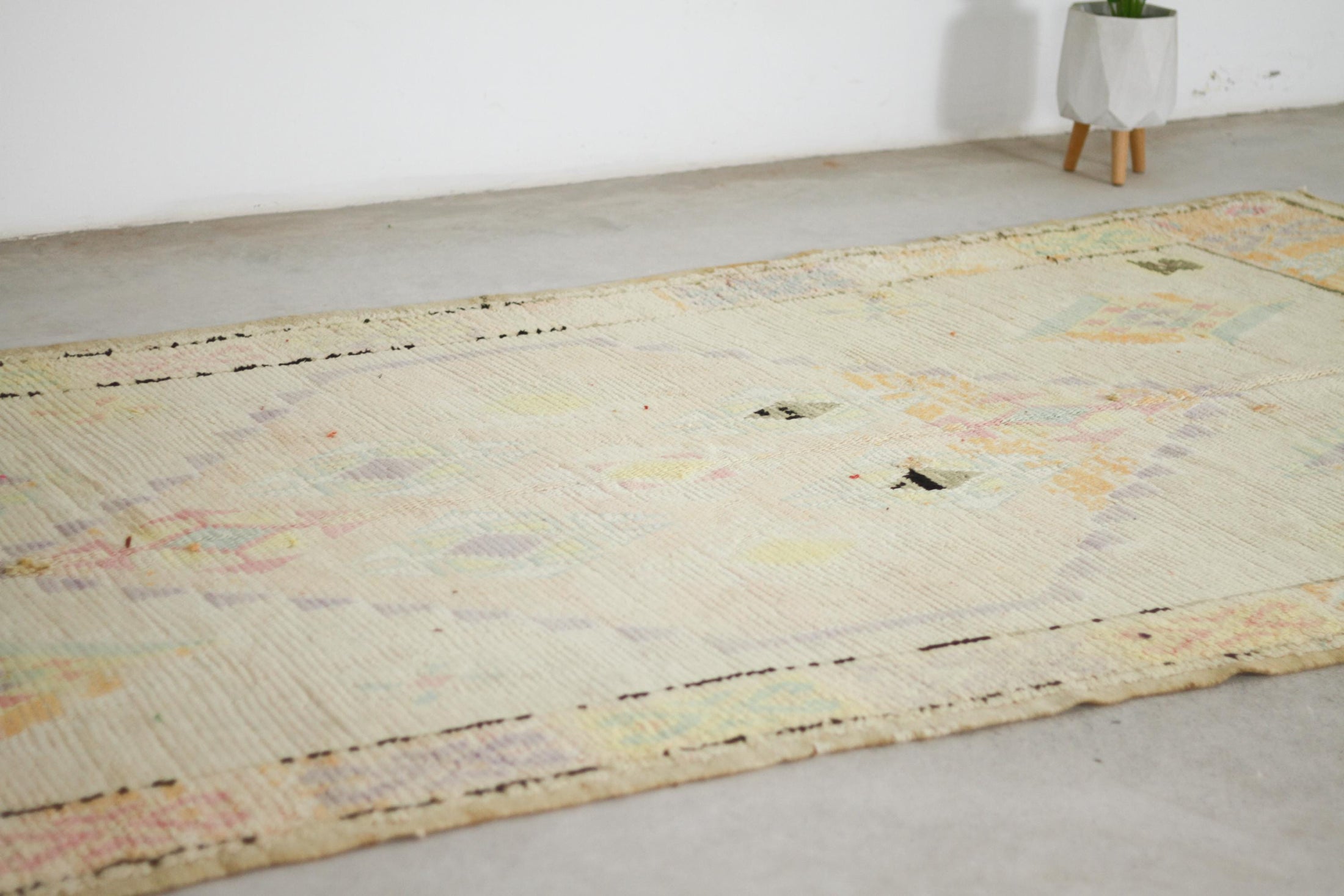 Vintage Moroccan Rug – Handmade Wool Berber rug, 6x12 ft – White beni mguild rug
