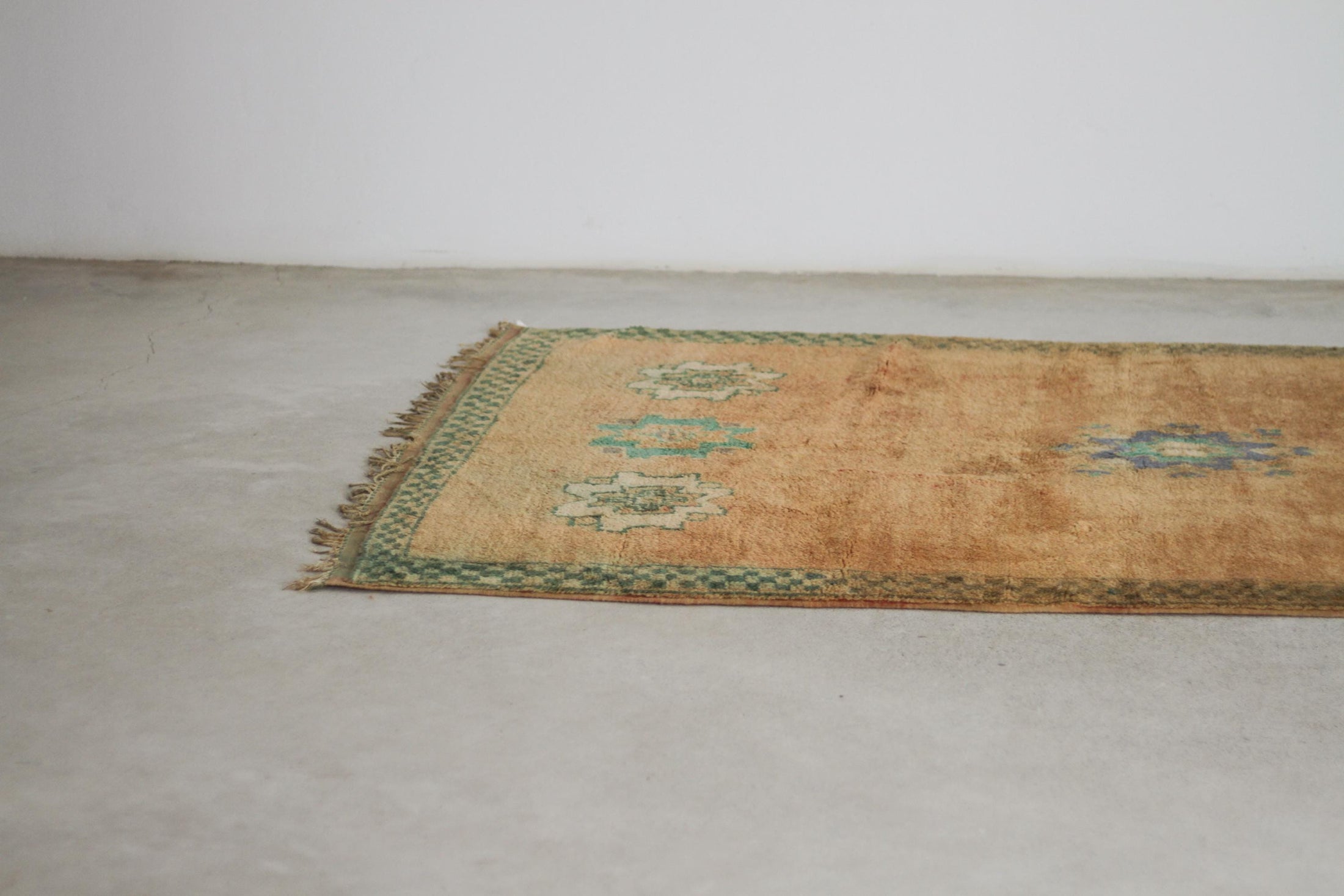 Vintage Moroccan Rug – Handmade Wool Berber rug, 5x9 ft – Peach beni mguild rug