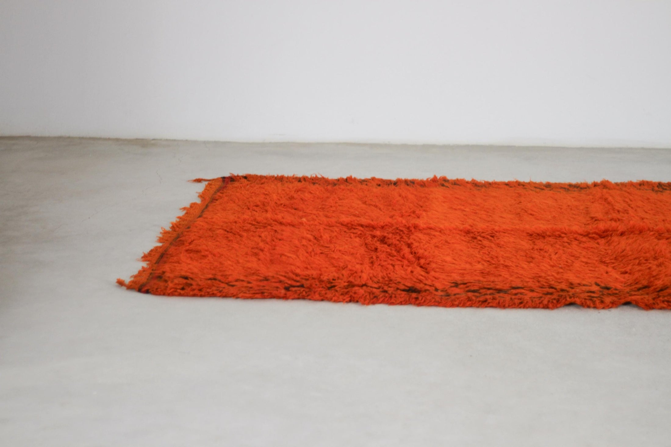 Vintage Moroccan Rug – Handmade Wool Berber rug, 5.5x10 ft – Orange beni mguild rug