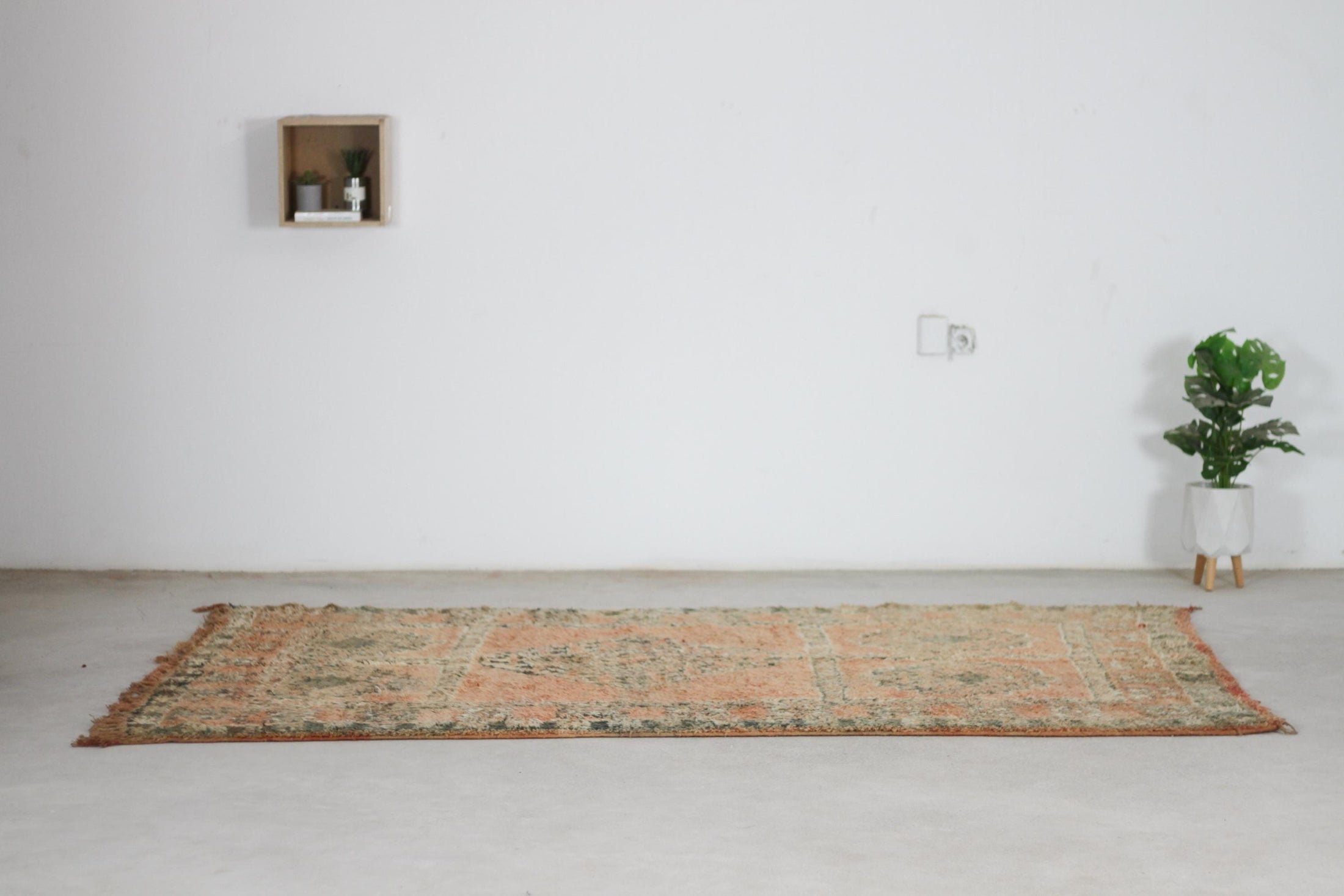 Vintage Moroccan Rug – Handmade Wool Berber rug, 6x9 ft – Peach beni mguild rug