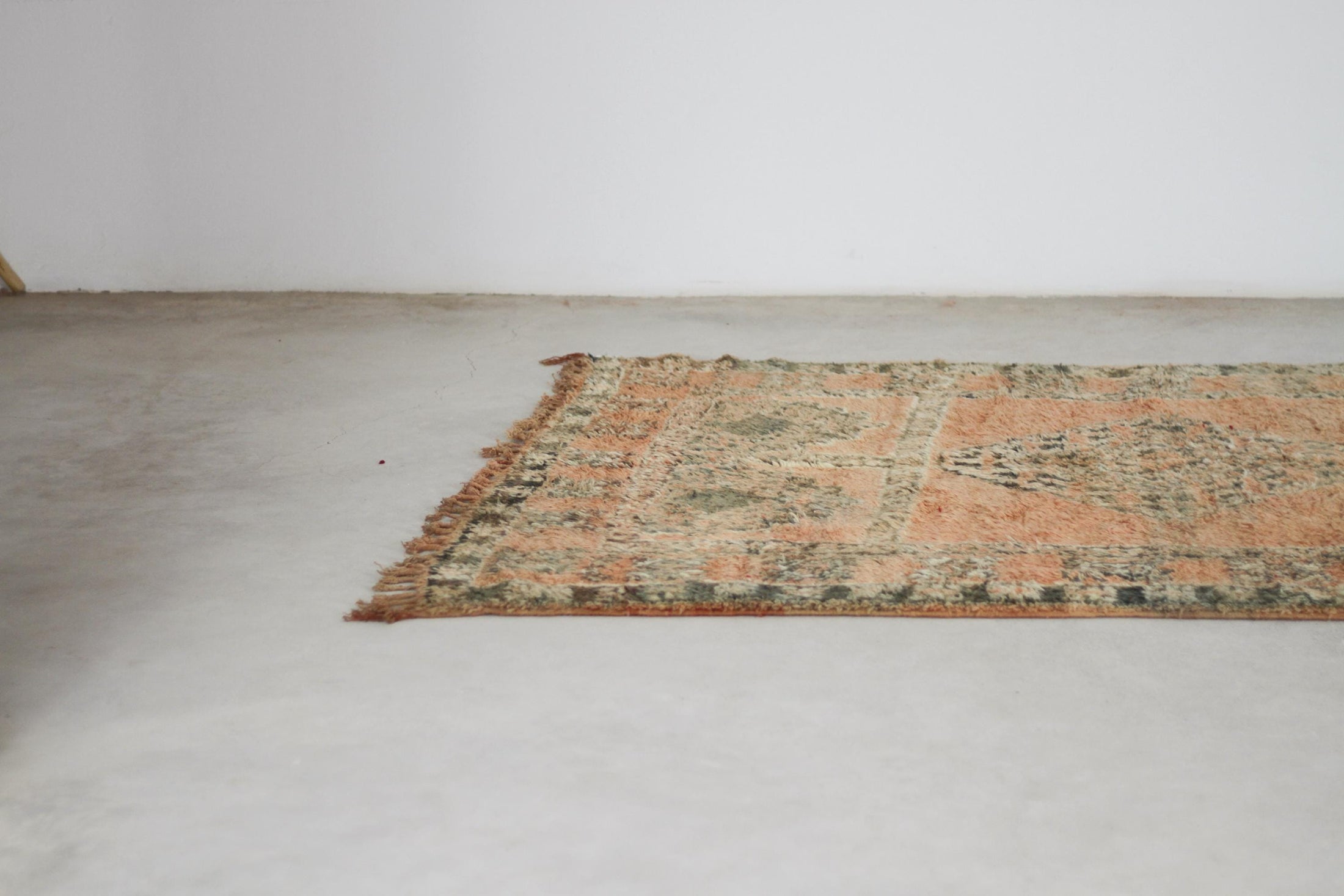 Vintage Moroccan Rug – Handmade Wool Berber rug, 6x9 ft – Peach beni mguild rug