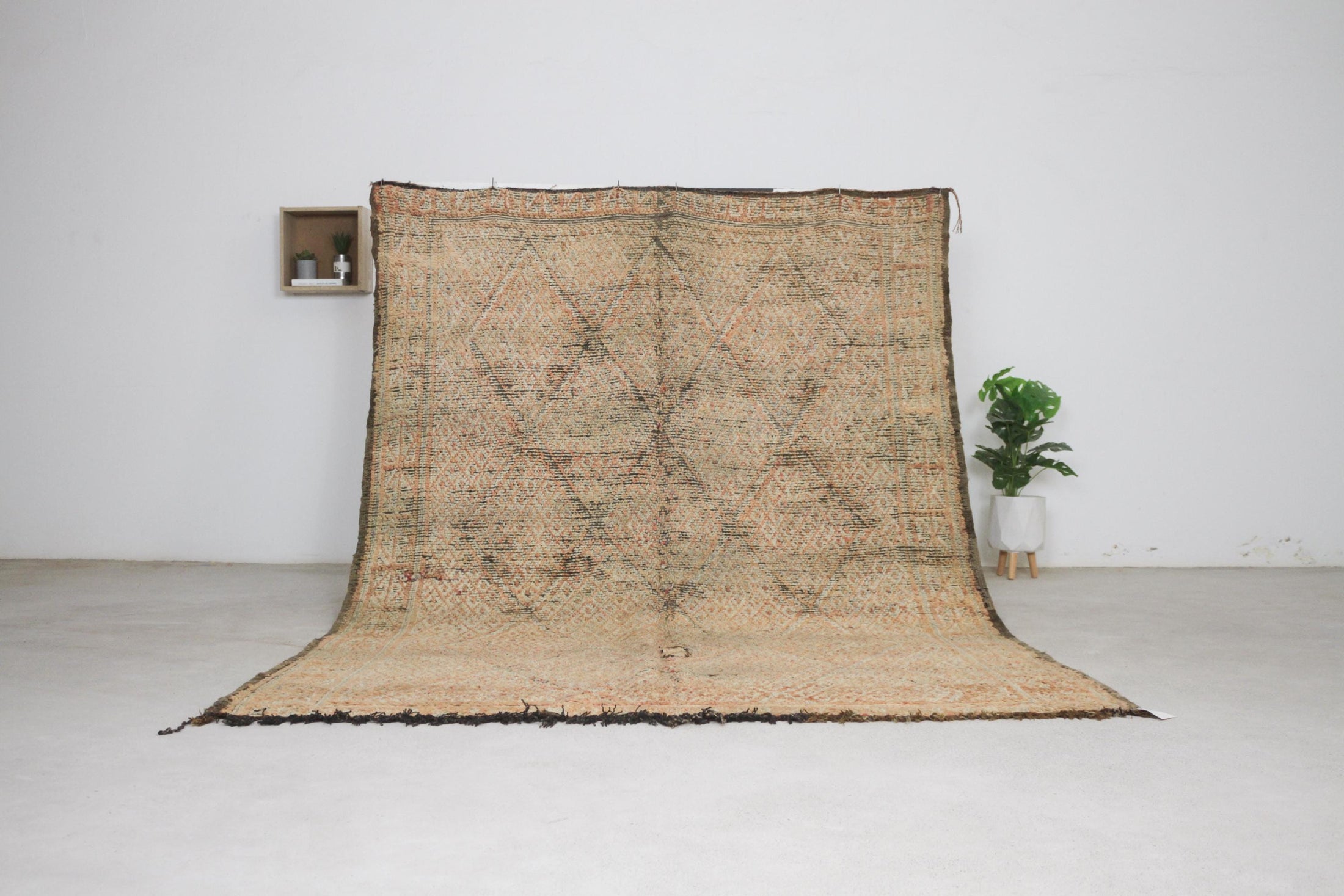Vintage Moroccan Rug – Handmade Wool Berber rug, 6x9 ft – Peach beni mguild rug