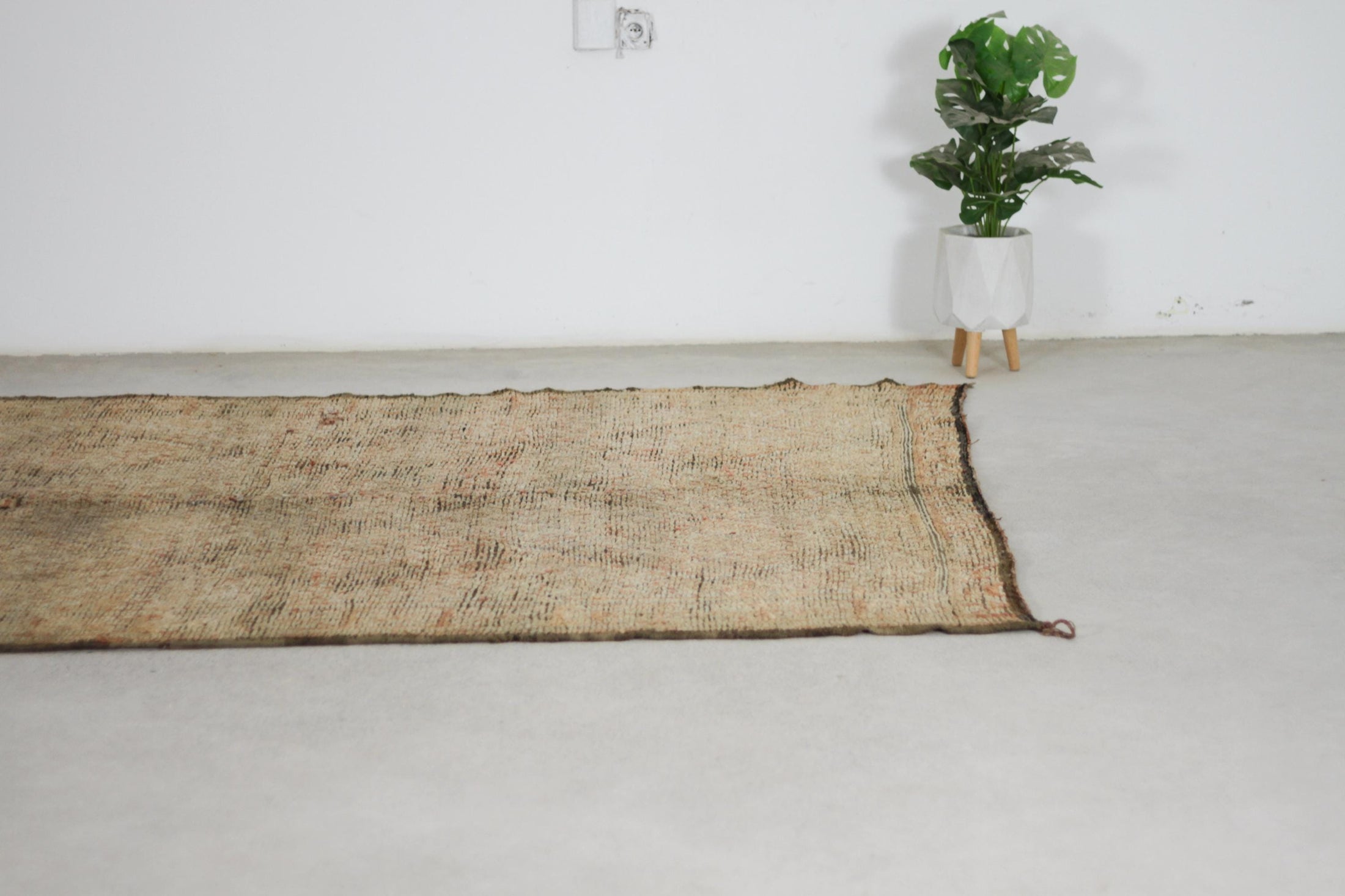 Vintage Moroccan Rug – Handmade Wool Berber rug, 6x9 ft – Peach beni mguild rug