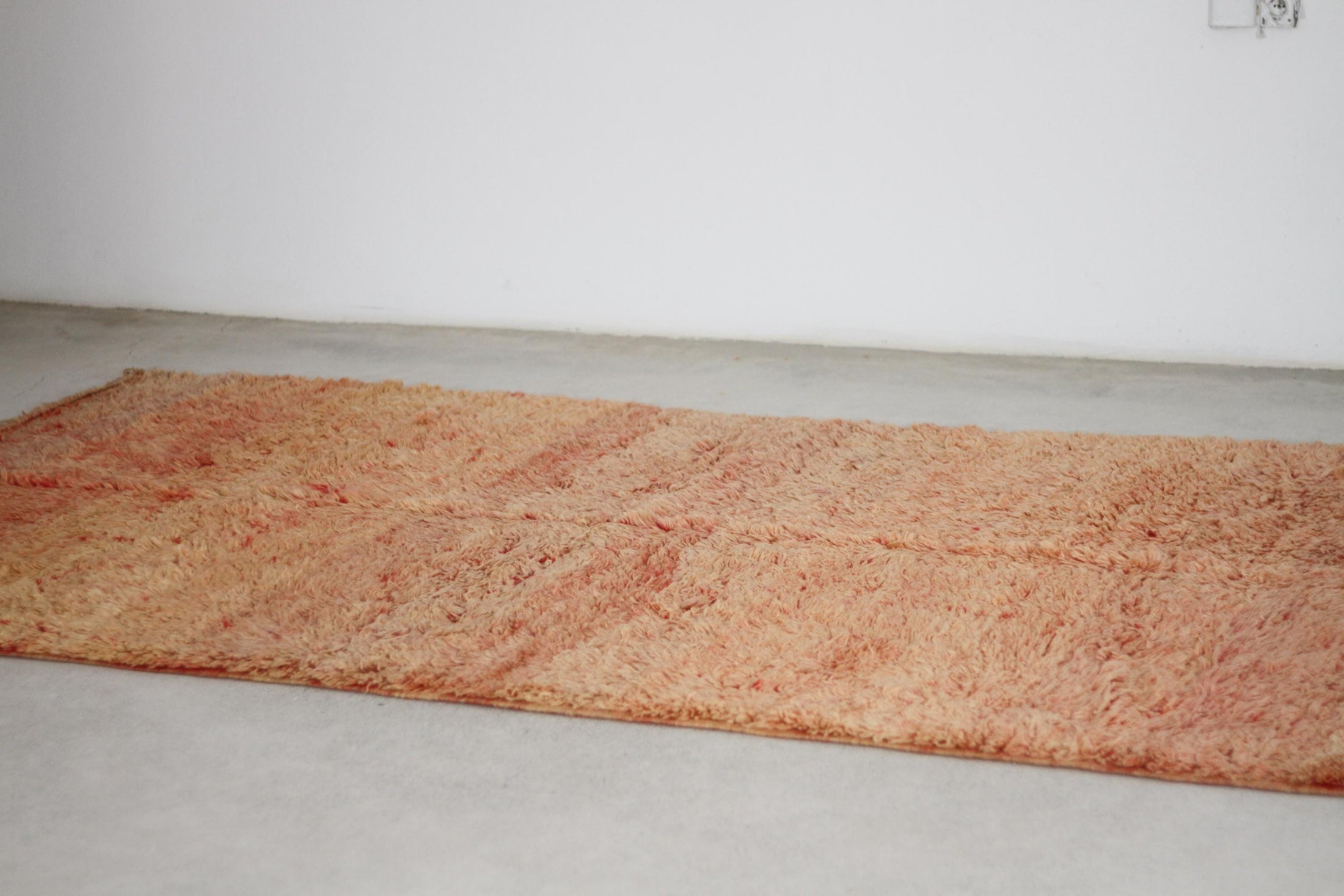 Vintage Moroccan Rug – Handmade Wool Berber rug, 6x10 ft – Peach beni mguild rug