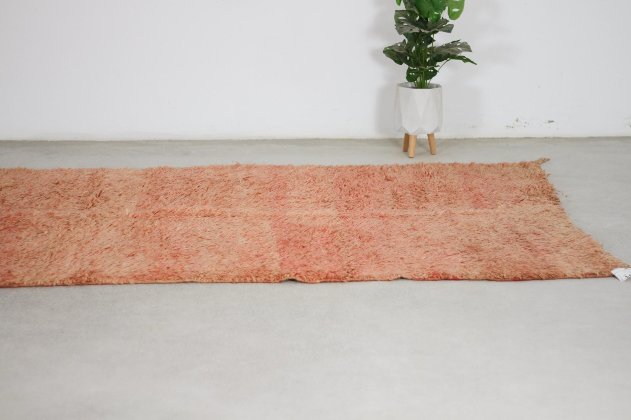 Vintage Moroccan Rug – Handmade Wool Berber rug, 5.5x11 ft – Pink beni mguild rug