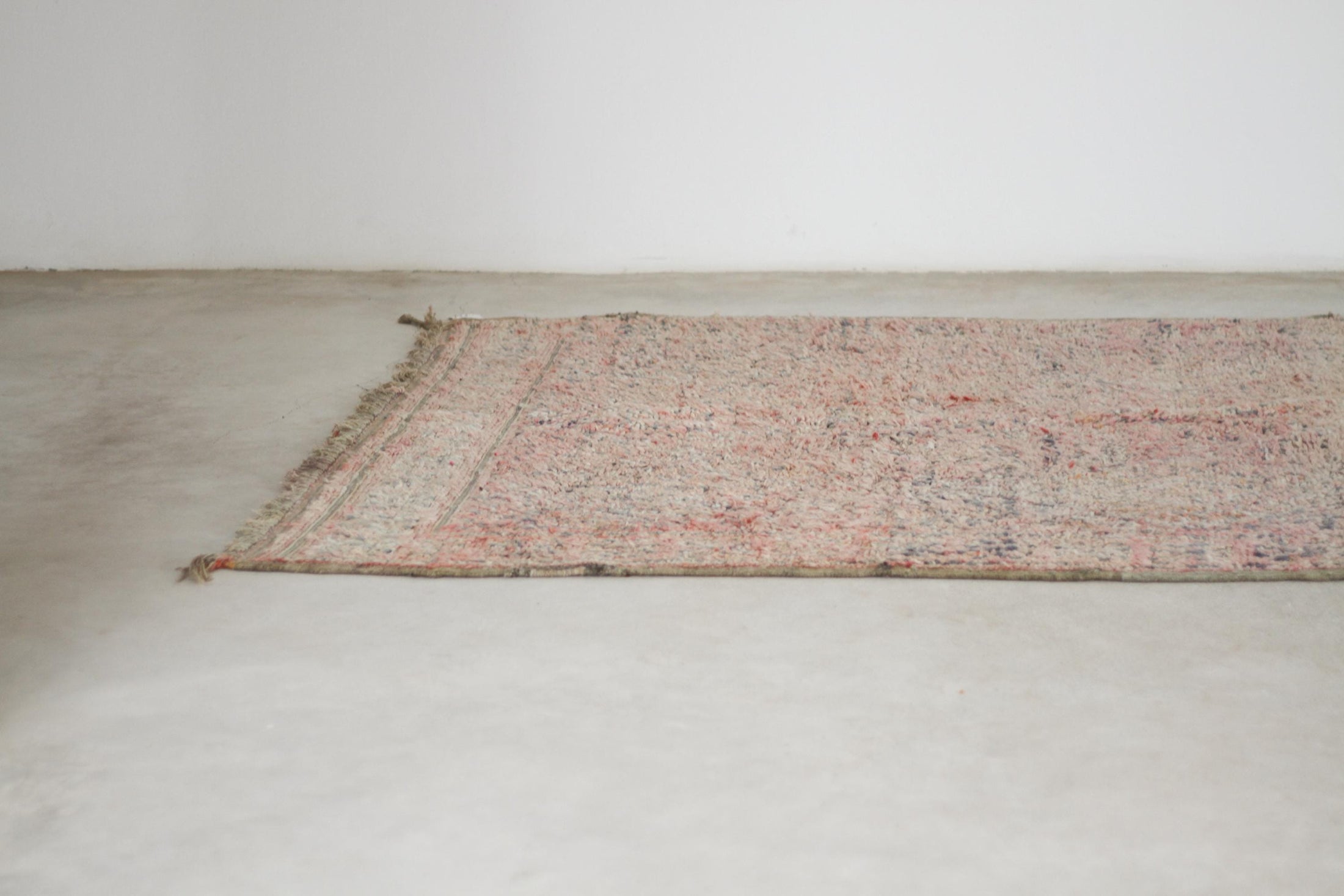 Vintage Moroccan Rug – Handmade Wool Berber rug, 6x11 ft – Pink beni mguild rug
