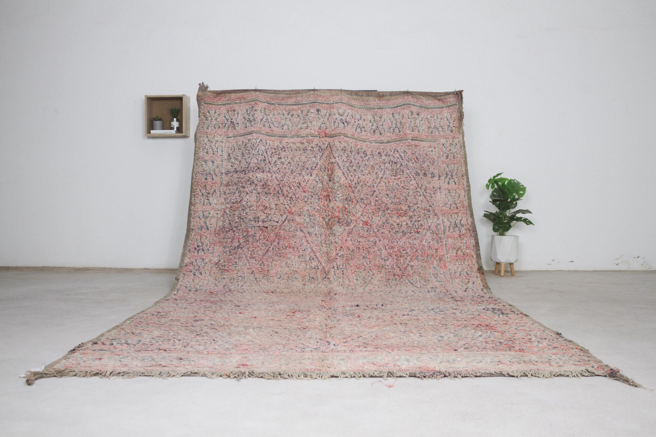 Vintage Moroccan Rug – Handmade Wool Berber rug, 6x11 ft – Pink beni mguild rug