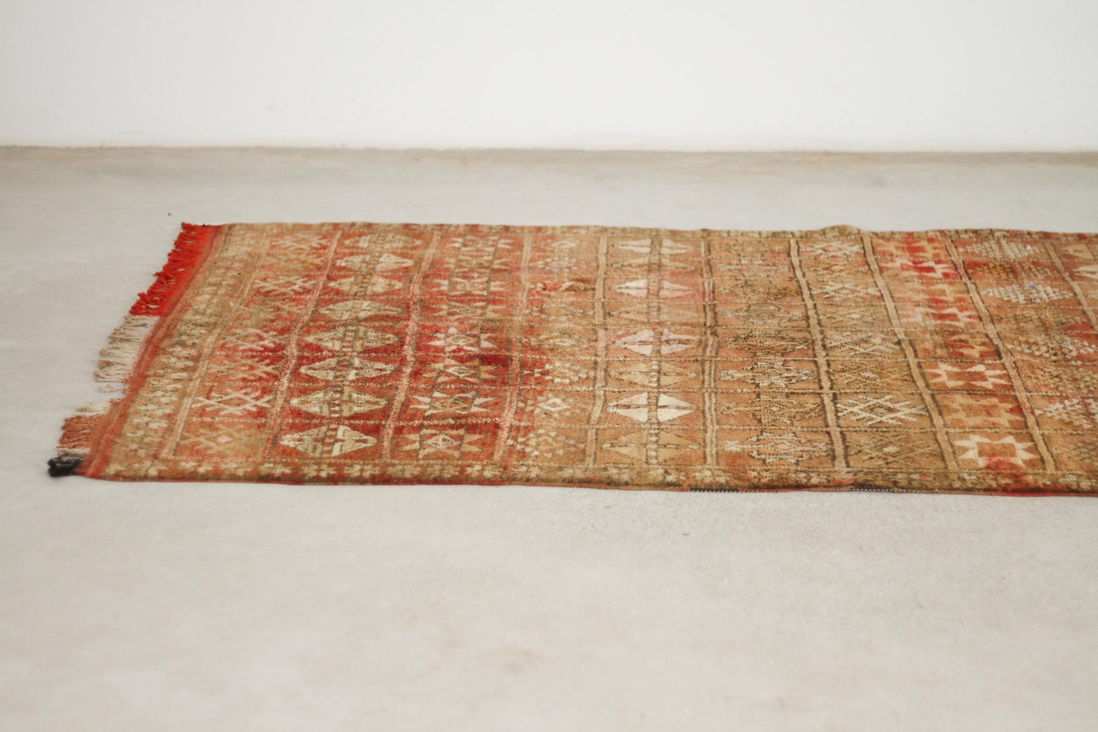 Vintage Moroccan Rug – Handmade Wool Berber rug, 5x7 ft – Brown beni mguild rug
