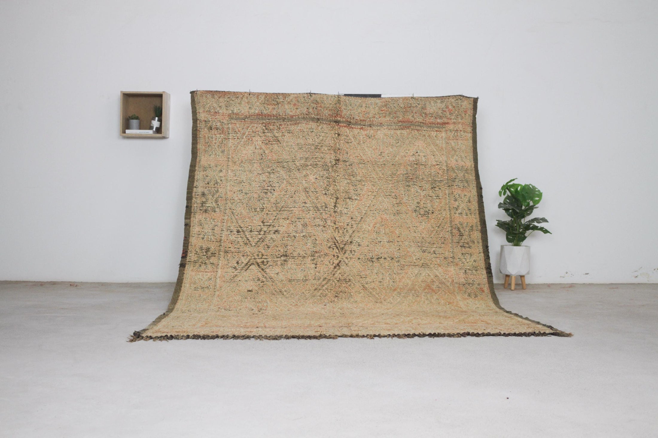 Vintage Moroccan Rug – Handmade Wool Berber rug, 6x8 ft – Gray beni mguild rug