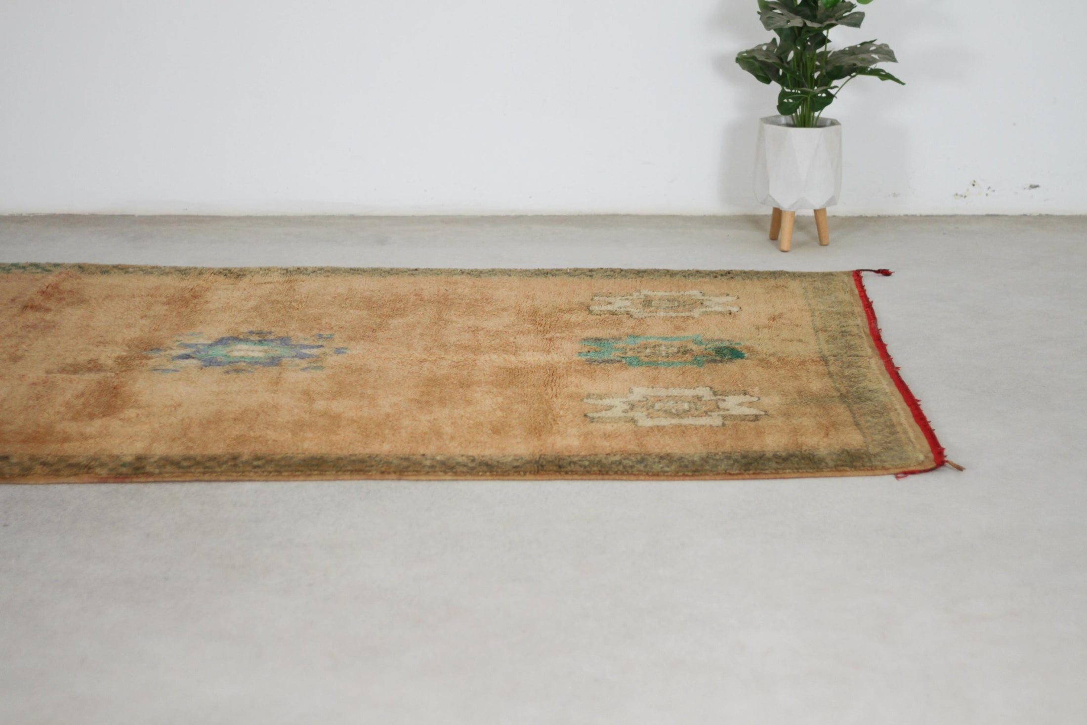 Vintage Moroccan Rug – Handmade Wool Berber rug, 5x9 ft – Peach beni mguild rug