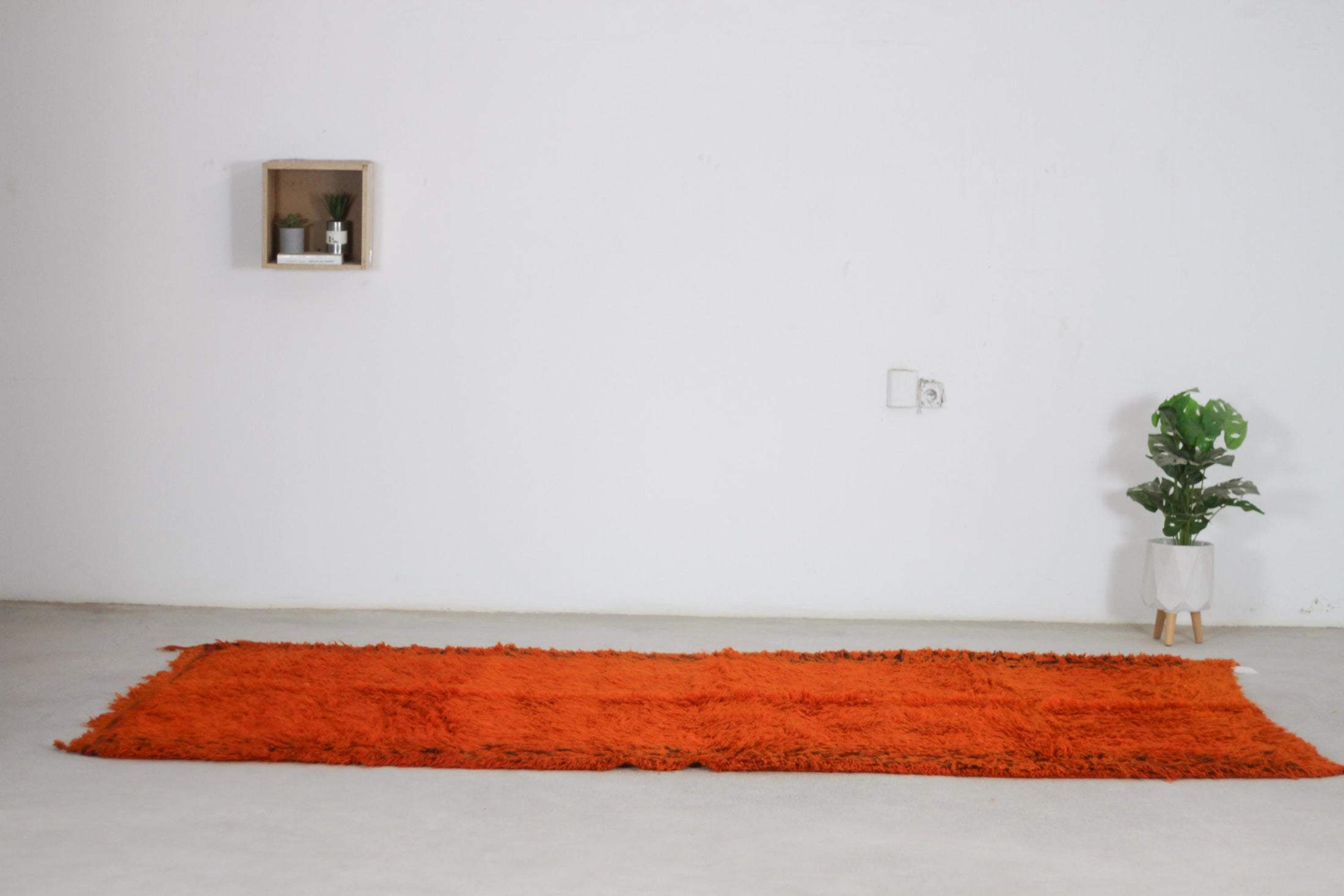 Vintage Moroccan Rug – Handmade Wool Berber rug, 5.5x10 ft – Orange beni mguild rug
