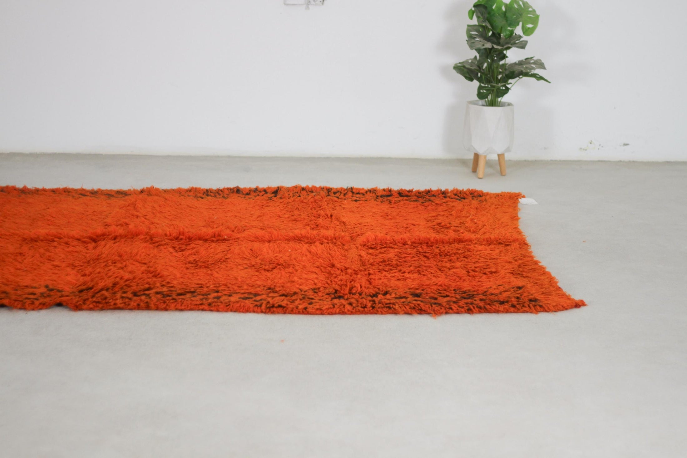 Vintage Moroccan Rug – Handmade Wool Berber rug, 5.5x10 ft – Orange beni mguild rug