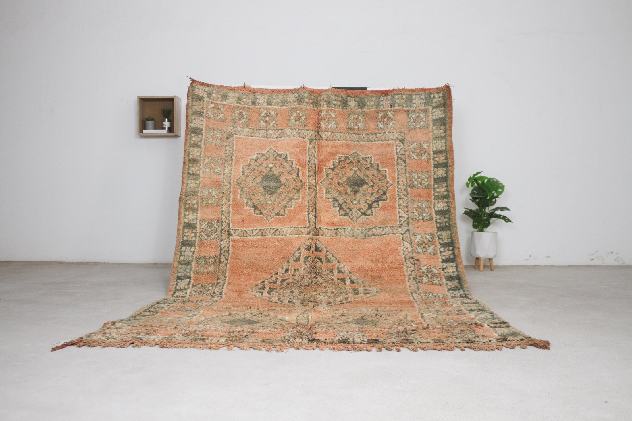 Vintage Moroccan Rug – Handmade Wool Berber rug, 6x9 ft – Peach beni mguild rug