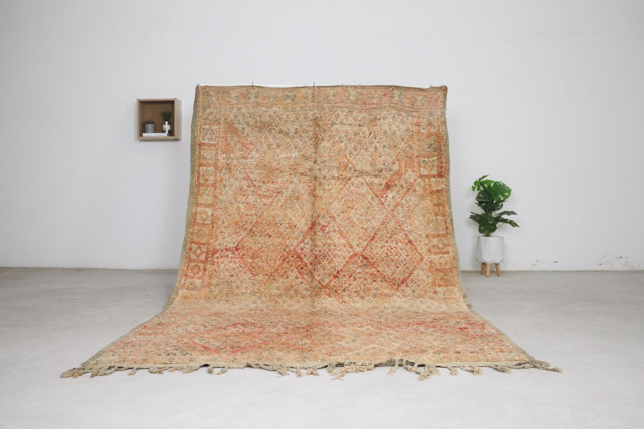 Vintage Moroccan Rug – Handmade Wool Berber rug, 5.5x9 ft – Peach beni mguild rug