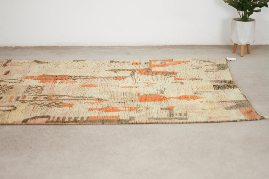 Cream and Orange Boujaad-Style Moroccan Rug, 5'3" x 8'0" – No. bj-5