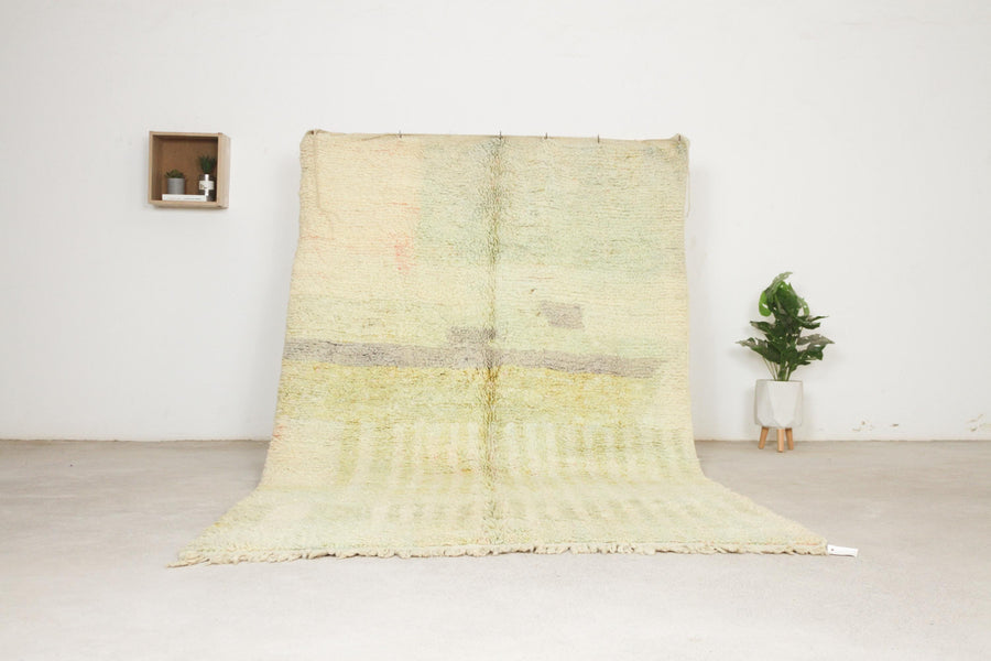 Yellow Boujaad-style Moroccan rug No. bj-36, mostly plain field, full view