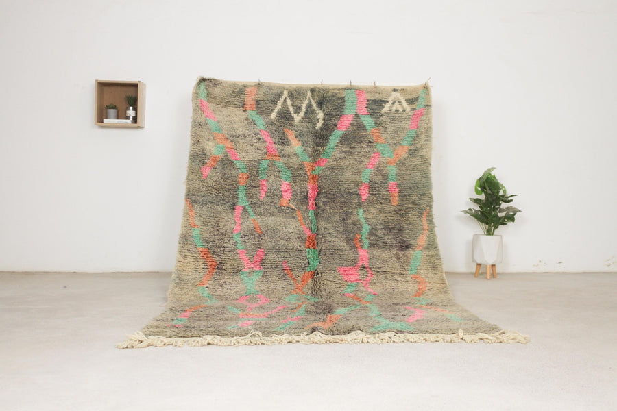 Brown Boujaad-style Moroccan rug No. bj-35, abstract free composition, full view