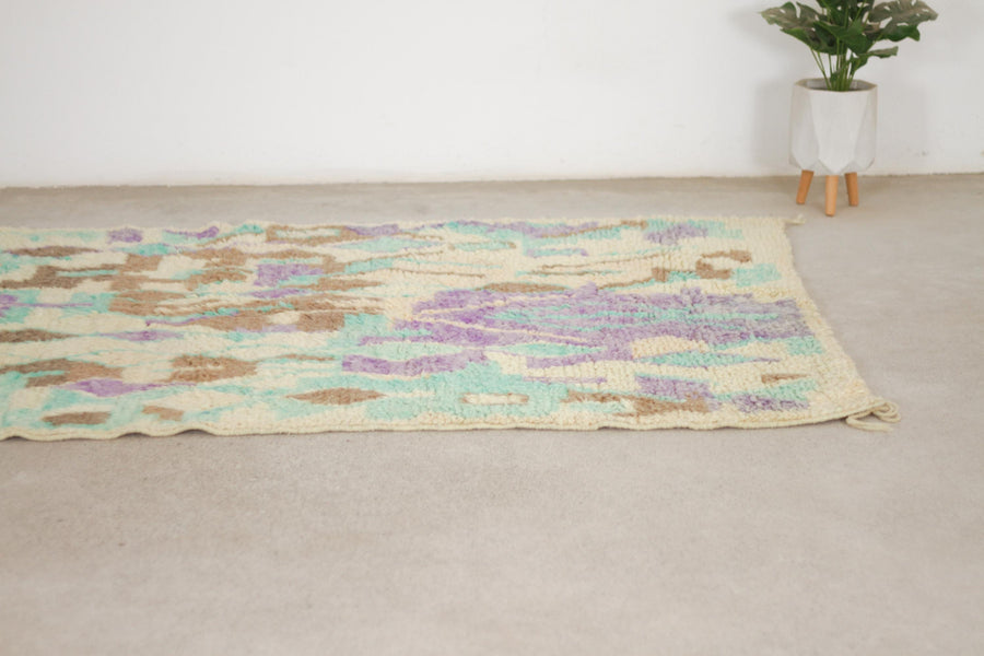 Cream and Green Boujaad-Style Moroccan Rug, 5'0" x 8'2" – No. bj-32