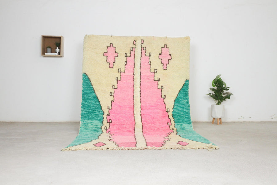 Cream Boujaad-style Moroccan rug No. bj-27, central motif, full view