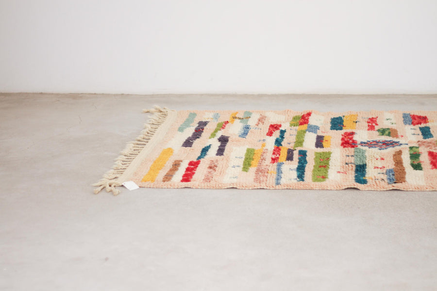 Cream and Red Boujaad-Style Moroccan Rug, 5'7" x 8'4" – No. bj-10